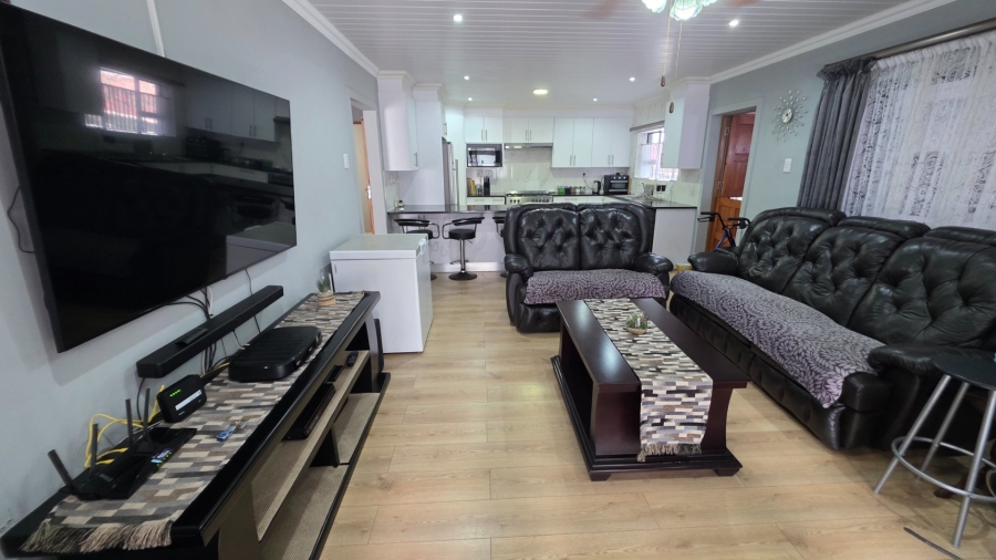 6 Bedroom Property for Sale in Dana Bay Western Cape